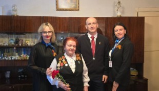 Последние свидетели эпохи: архангельские энергетики поздравили с наступающим Днем Победы «детей войны»